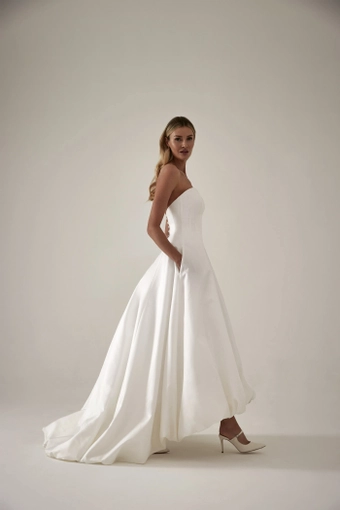 Sassi Holford Lucy #1 vertical thumbnail