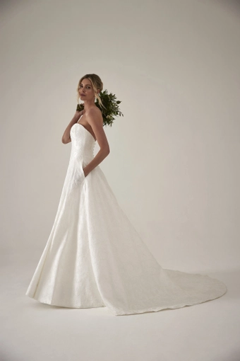 Sassi Holford Mia #1 vertical thumbnail