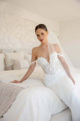 Lé Lee Studio #Genesis #2 frontface vertical cropped thumbnail