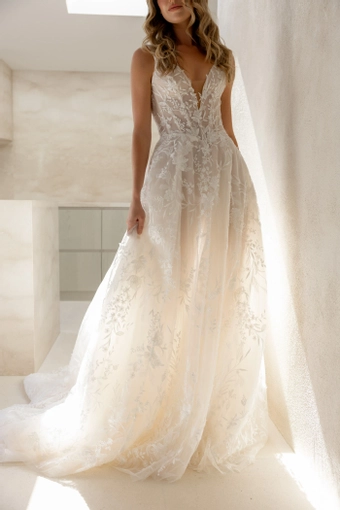 Lé Lee Studio #Lyric #1 frontface vertical thumbnail