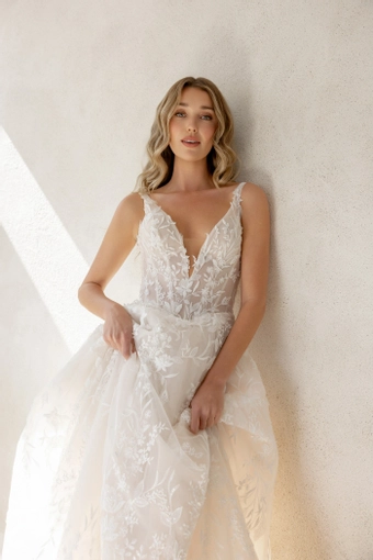 Lé Lee Studio #Lyric #4 frontface vertical cropped thumbnail