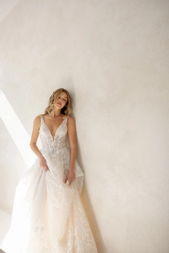 Lé Lee Studio #Lyric #5 frontface vertical cropped thumbnail