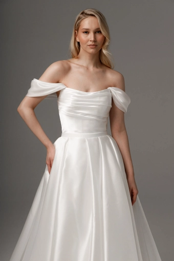 Olivia Bottega 2 in 1 Wedding Dress Dakota With Detachable Fiorelia Skirt #6 frontface vertical cropped thumbnail