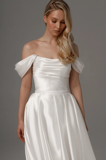 Olivia Bottega 2 in 1 Wedding Dress Dakota With Detachable Fiorelia Skirt #4 frontface vertical cropped thumbnail