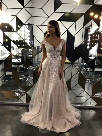 Olivia Bottega Enn #9 frontface vertical thumbnail