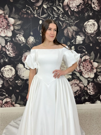 Olivia Harlow Halston #2 frontface vertical cropped thumbnail