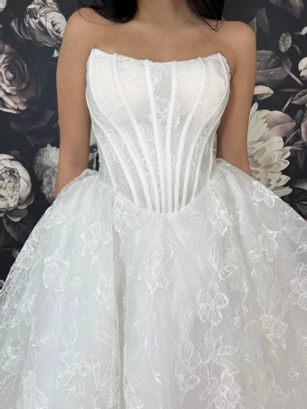 Olivia Harlow Harlow #1 frontface vertical cropped thumbnail