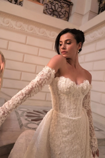 Trish Peng #Paloma #13 frontface vertical cropped thumbnail