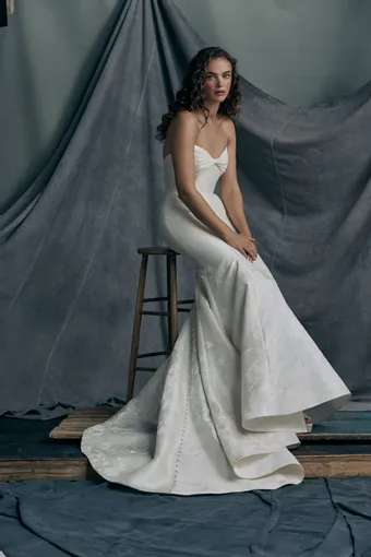 Anne Barge Couture #Justine #1 frontface vertical thumbnail