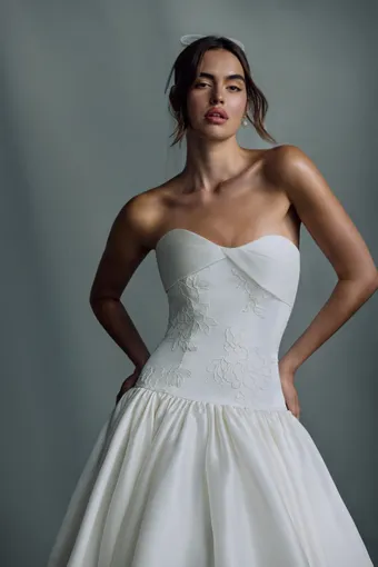 Anne Barge Couture #Noblesse #4 frontface vertical cropped thumbnail