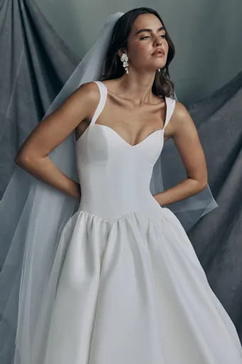 Anne Barge Couture #Verite #3 frontface vertical cropped thumbnail