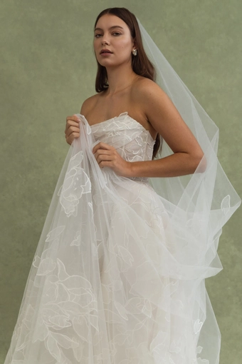 Jenny Yoo V22552 Lorelai Veil #3 frontface vertical cropped thumbnail