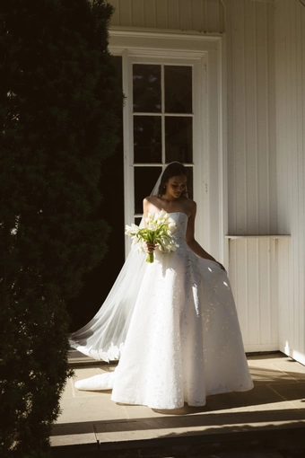 Jenny Yoo V22556 Brody Veil #0 default frontface vertical thumbnail