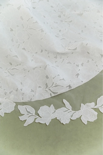 Jenny Yoo V22556 Brody Veil #4 vertical cropped thumbnail