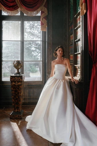 Sareh Nouri Delara $4 frontface vertical thumbnail