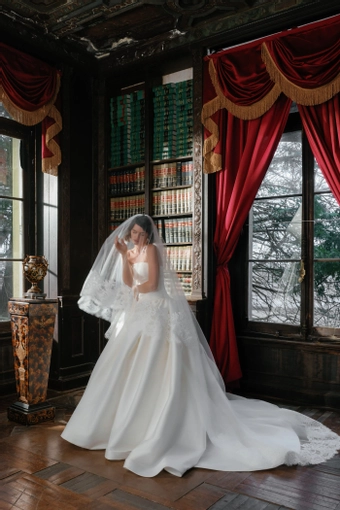 Sareh Nouri Delara $3 frontface vertical thumbnail