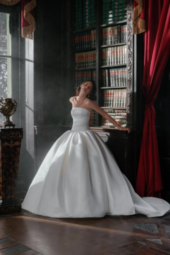 Sareh Nouri Delara $2 frontface vertical thumbnail