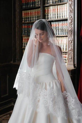 Sareh Nouri Delara $8 frontface vertical cropped thumbnail