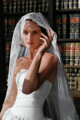 Sareh Nouri Delara $10 frontface vertical cropped thumbnail