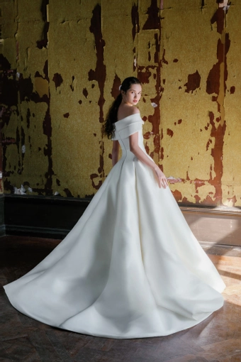 Sareh Nouri Irandokht $5 backface vertical thumbnail