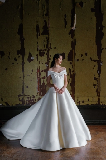 Sareh Nouri Irandokht $2 frontface vertical thumbnail