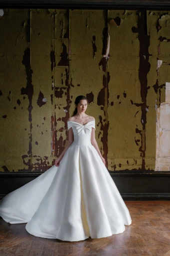 Sareh Nouri Irandokht $3 frontface vertical thumbnail