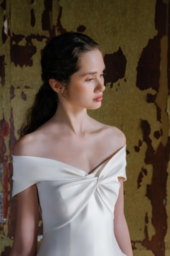 Sareh Nouri Irandokht $6 frontface vertical cropped thumbnail