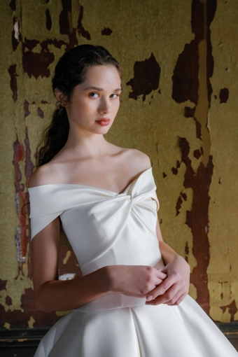 Sareh Nouri Irandokht $7 frontface vertical cropped thumbnail