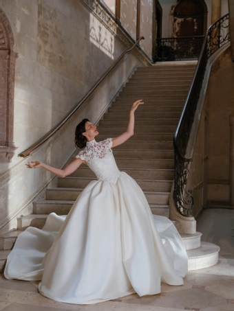 Sareh Nouri Layla $2 frontface vertical thumbnail