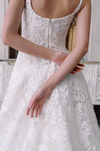 Sareh Nouri Raha $5 backface vertical cropped thumbnail