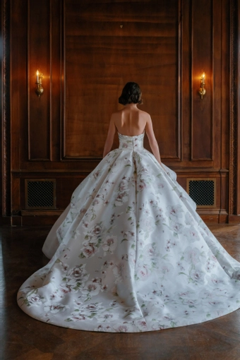 Sareh Nouri Shirzan $5 backface vertical thumbnail