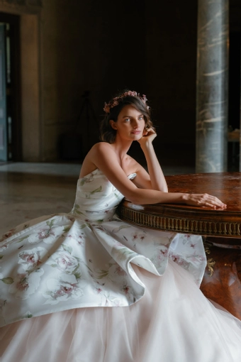 Sareh Nouri Shirzan $7 frontface vertical cropped thumbnail