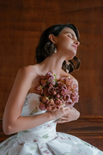 Sareh Nouri Shirzan $8 frontface vertical cropped thumbnail