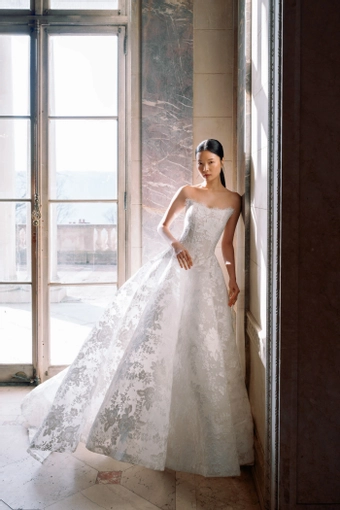 Sareh Nouri Zhina $2 frontface vertical thumbnail