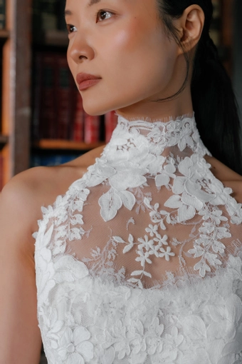 Sareh Nouri Zhina $7 frontface vertical cropped thumbnail