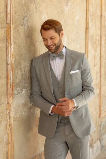 Larr Brio Dawson Suits #32 frontface vertical cropped thumbnail