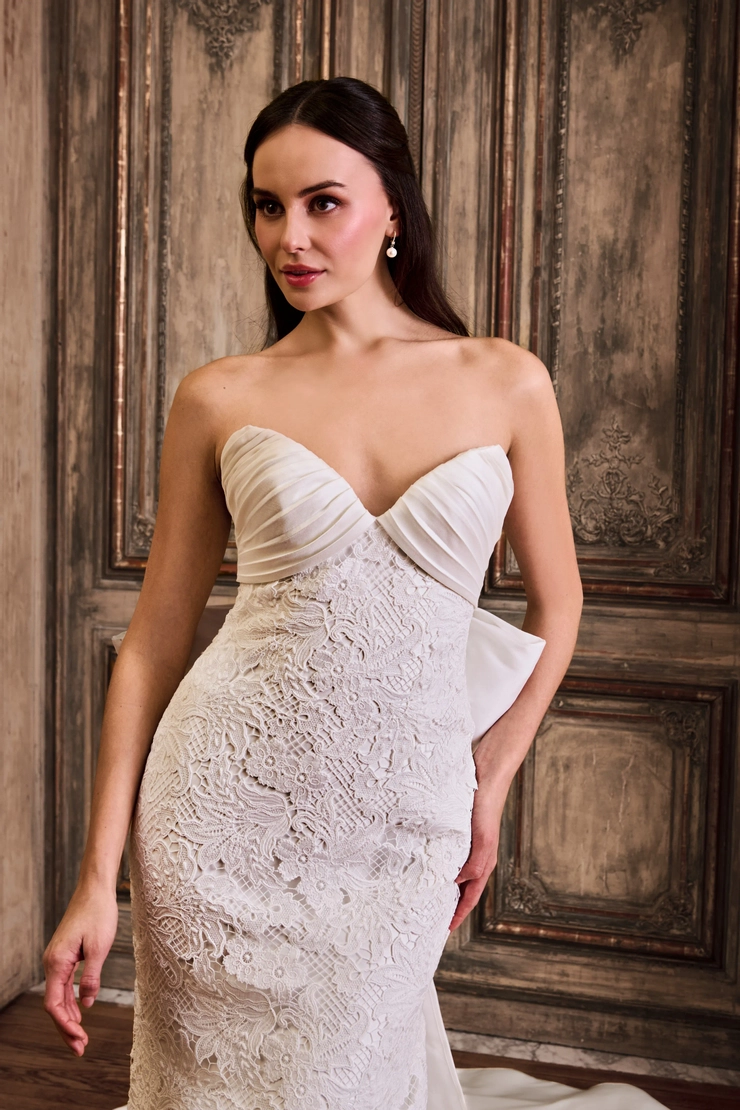 Kelly Faetanini Adriana #4 frontface vertical cropped picture