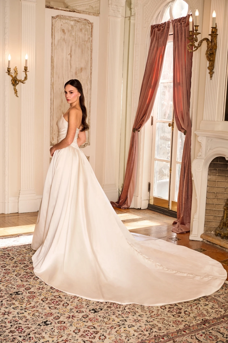 Kelly Faetanini Bianca #1 default backface vertical picture