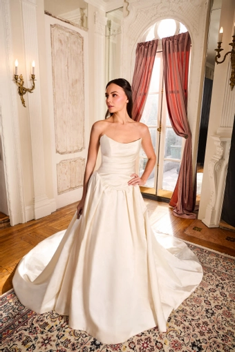 Kelly Faetanini #Bianca #0 default frontface vertical thumbnail