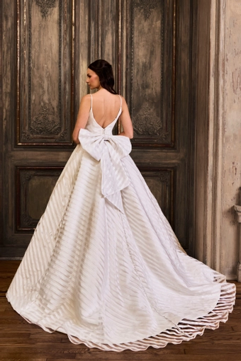 Kelly Faetanini #Cecilia #2 default backface vertical thumbnail