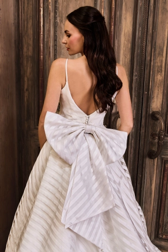 Kelly Faetanini #Cecilia #3 backface vertical cropped thumbnail