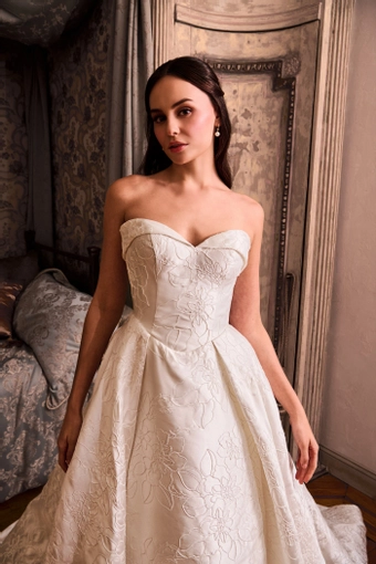 Kelly Faetanini Clarissa #2 frontface vertical cropped thumbnail