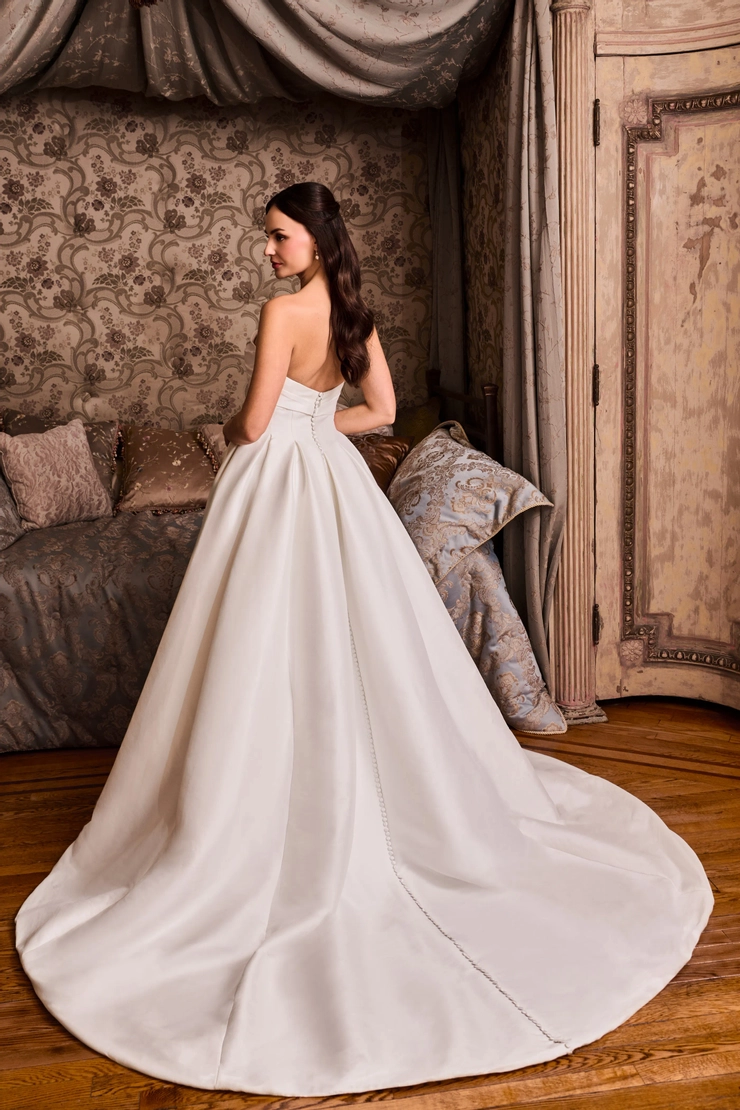 Kelly Faetanini Daniela #1 default backface vertical picture