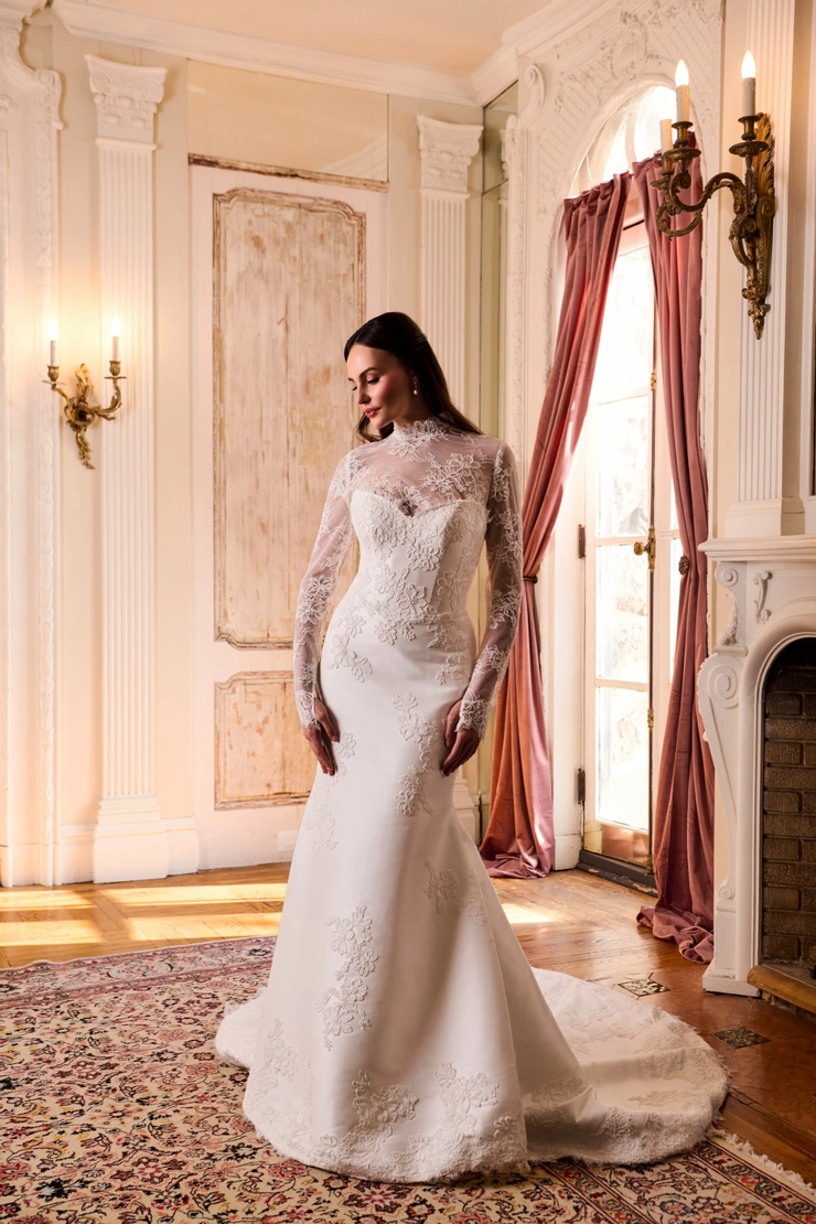 Kelly Faetanini Elena #1 frontface vertical picture