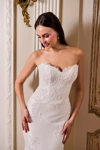 Kelly Faetanini #Elena #3 frontface vertical cropped thumbnail