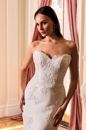 Kelly Faetanini #Elena #4 frontface vertical cropped thumbnail