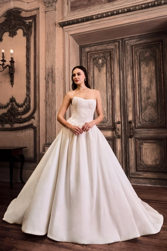 Kelly Faetanini Gabriella #1 frontface vertical thumbnail