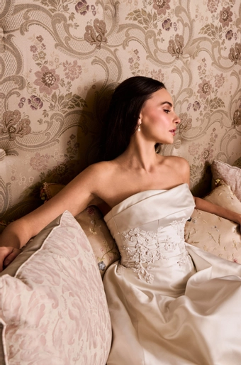 Kelly Faetanini #Luciana #4 frontface vertical cropped thumbnail