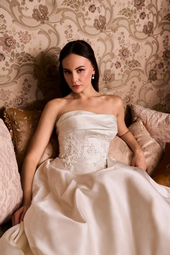 Kelly Faetanini #Luciana #1 frontface vertical cropped thumbnail