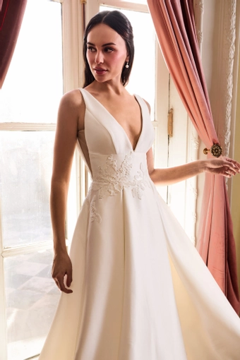 Kelly Faetanini Valentina #2 frontface vertical cropped thumbnail